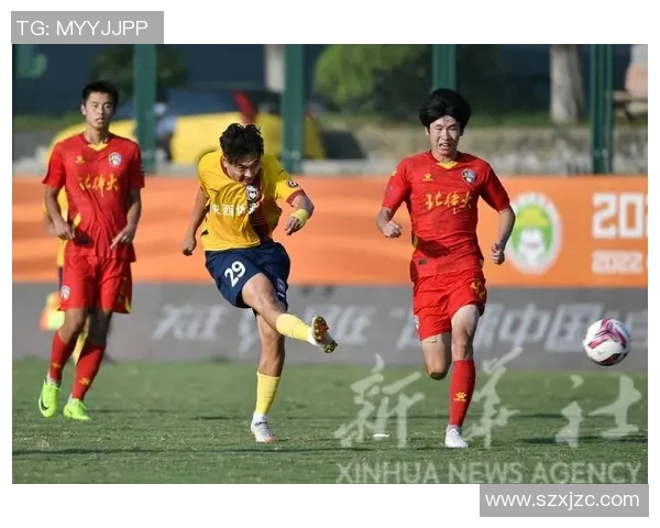 足球外翻技术解析与实战应用探讨提升球员竞技水平的关键因素 足球外翻技术解析与实战应用探讨提升球员竞技水平的关键因素