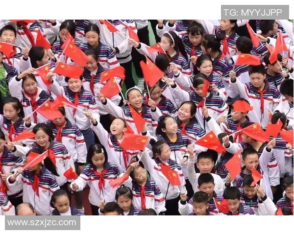 足球场上的国歌旋律激荡人心展现民族精神与团结力量